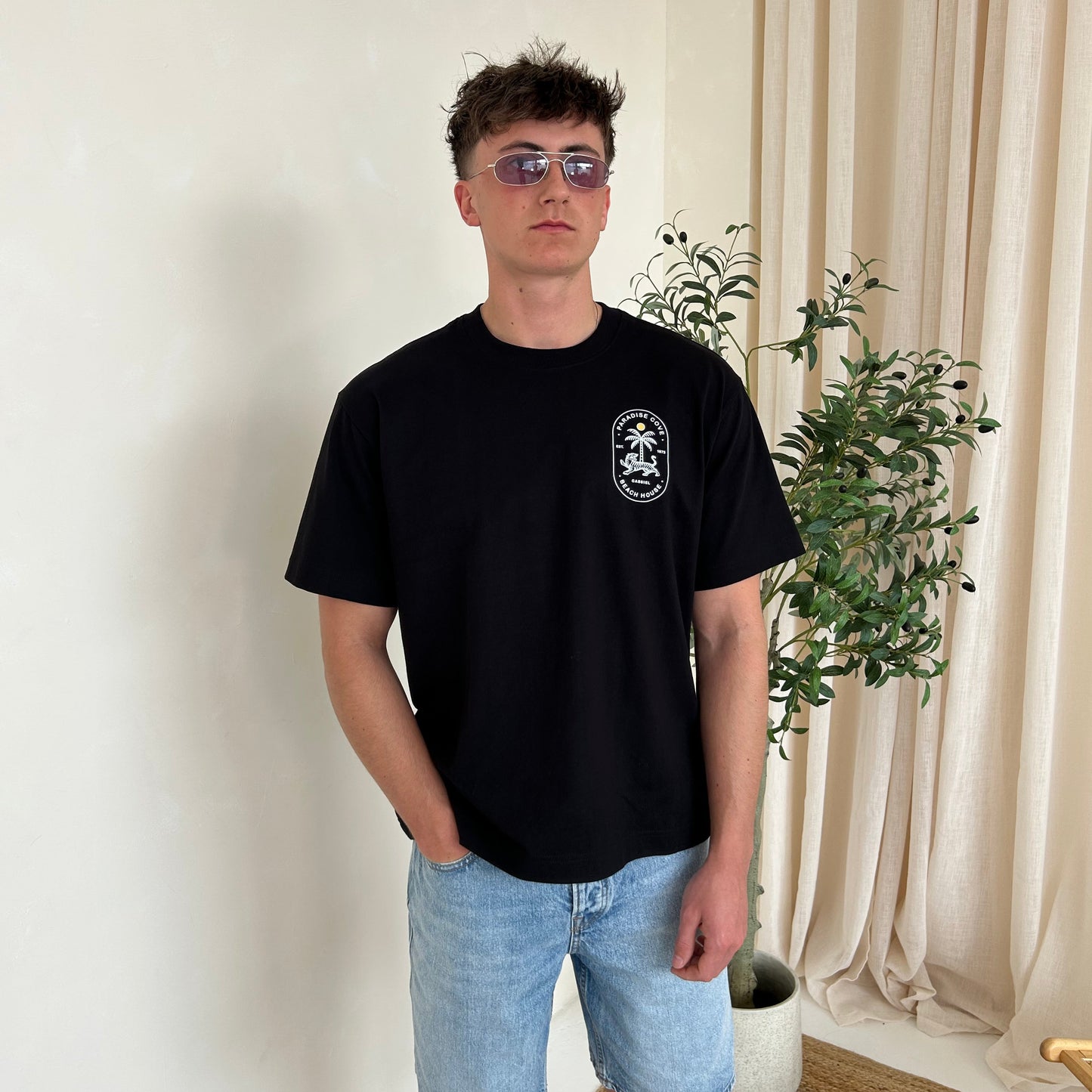 Cassiel Paradise Cove Box Black Tee