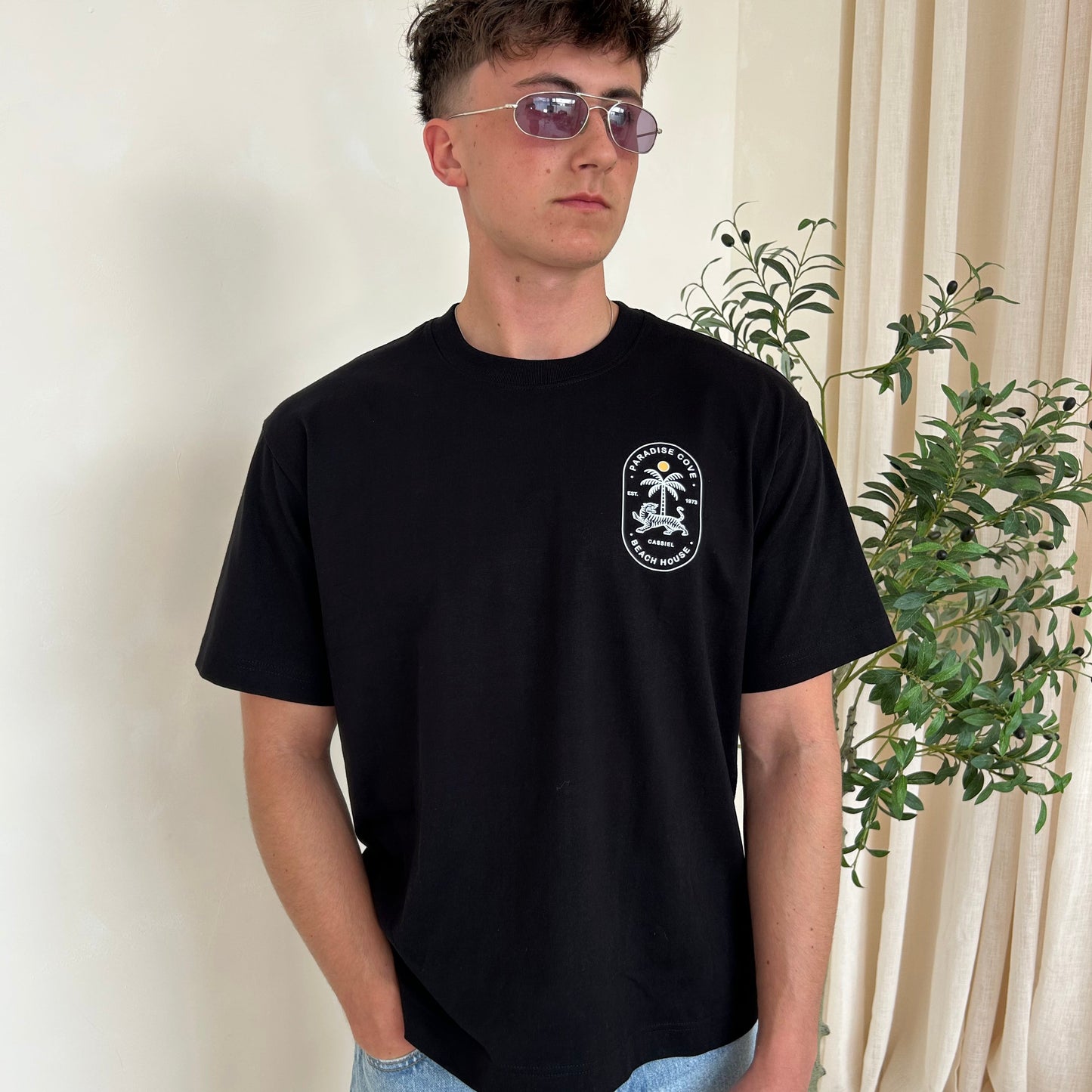 Cassiel Paradise Cove Box Black Tee