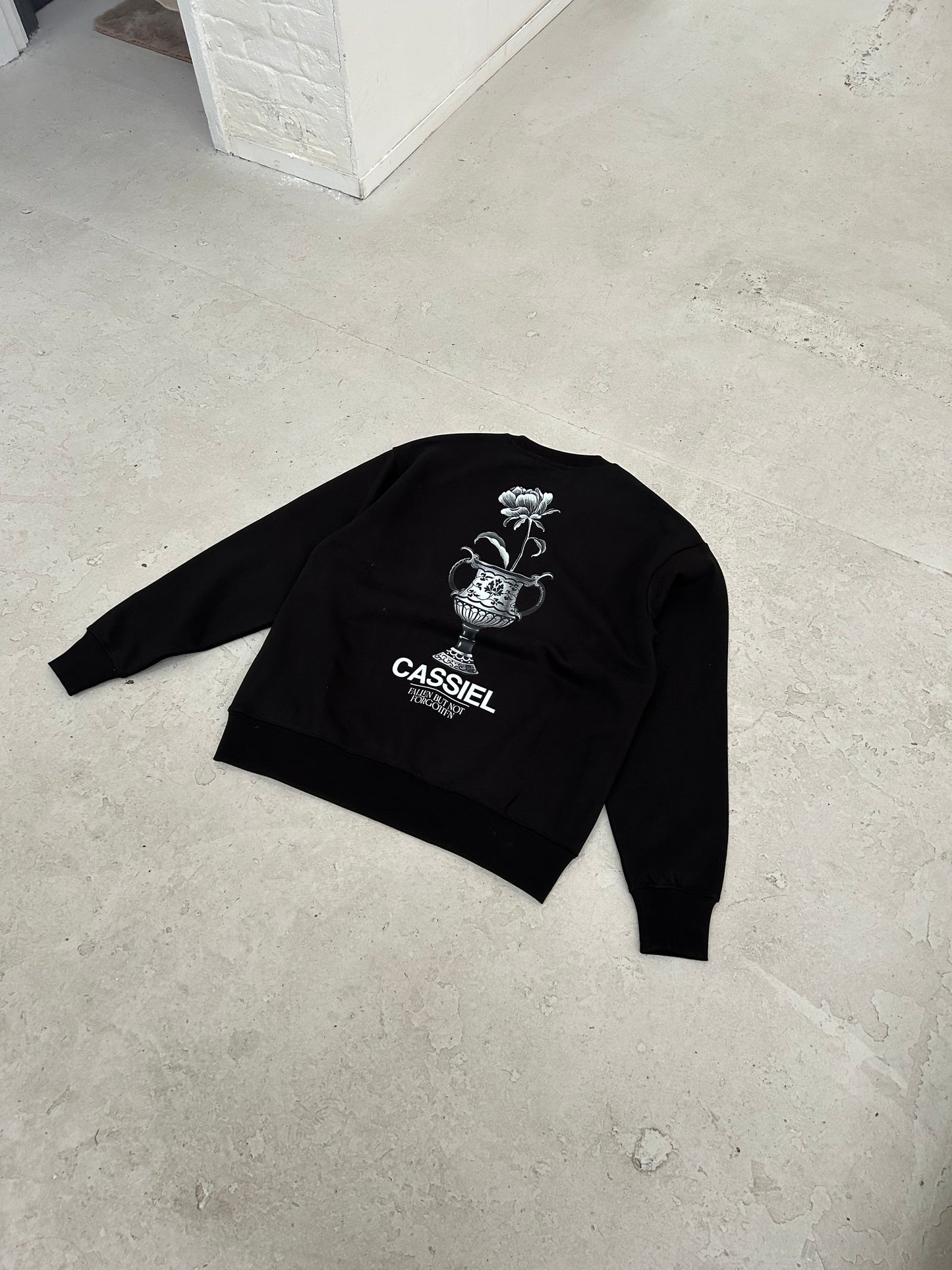 Cassiel Vase Back Print Black Sweatshirt